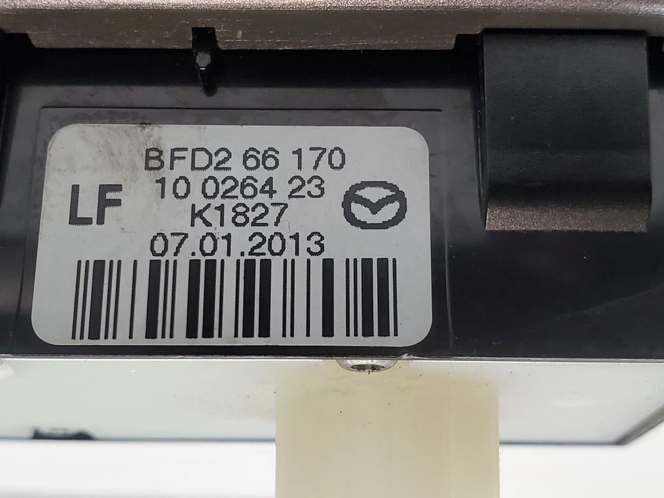 Mazda 3 2013 control de tracción con bisel plateado OEM BFD266170 Foto 3 de 4