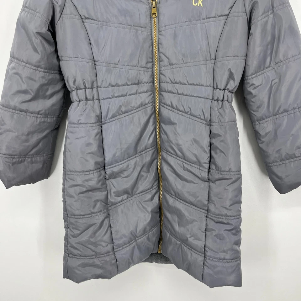 Jaqueta acolchoada Calvin Klein para meninas L cinza comprimento longo forrada com capuz de pele roupa externa - Imagem 3 de 4