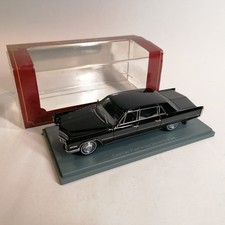 American Excellence Models 1:43 Diecast Cadillac Fleetwood With Case.