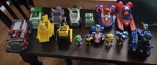 Enorme lote de juguetes de Paw Patrol vehículos personajes camiones 11 vehículos 12 figuras