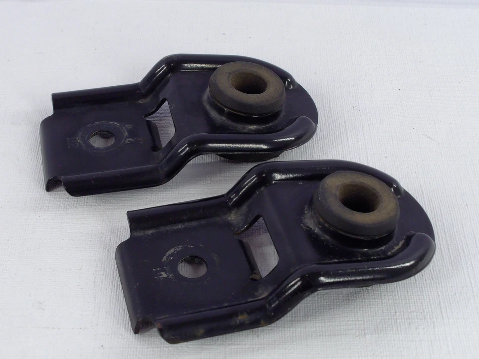 Conjunto de suporte de montagem superior para radiador Subaru Outback 2005-2007 fabricante de equipamento original - Imagem 3 de 4