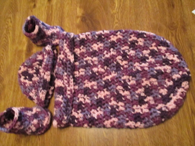Bolso de Dormir Recién Nacido Hecho a Mano Crochet Cocoon con Sombrero y Botines Foto 4 de 4
