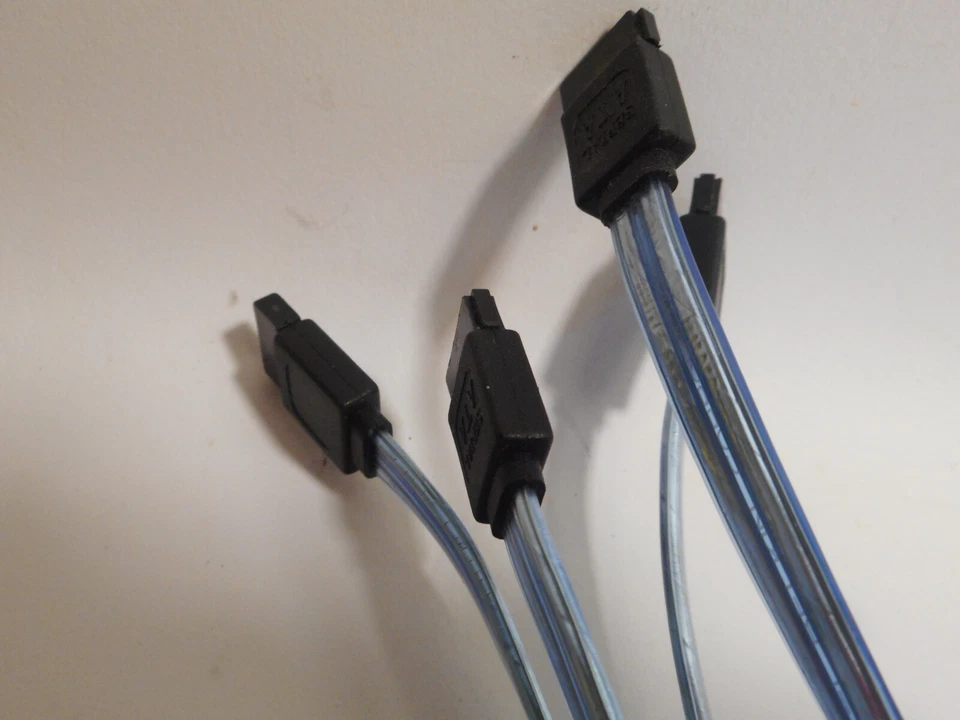 Belkin 13660 7 pin right angle Serial ATA SATA cable 22 inch length qty 4 - Image 3 of 4