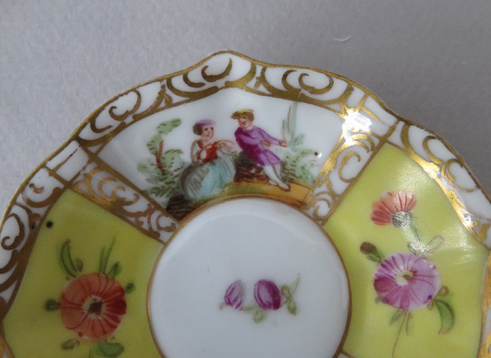 Mini tasse porcelaine de Meissen, décior de scènes galantes Nowy przyjazd, bardzo popularny