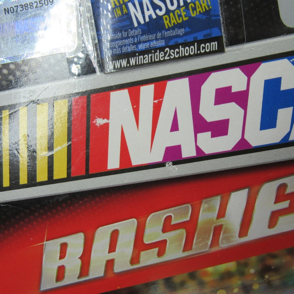 NASCAR Bashers Jimmie Johnson #48 Car Lowes Spin Master 2012 Crash Car Nuevo* Foto 3 de 4