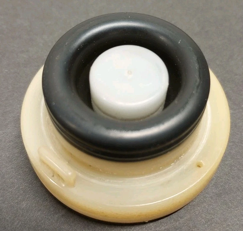 1973 DATSUN 620 PICKUP OEM MASTER CYLINDER CAP NABCO JAPAN - Image 3 of 4