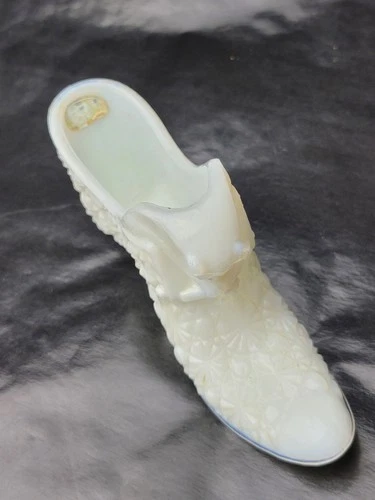 Vintage Fenton White Milk Glass Daisy & Buttons Cat Head Slipper shoe