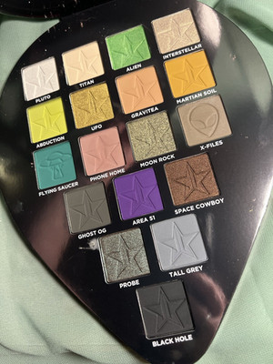 Jeffree Star Cosmetics Alien Eyeshadow Palette Pluto Titan Matte Shimmer Cruelt 