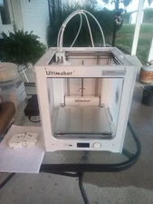 Ultimaker 3D Printer Slightl Used. Lots of supplies. selling with 3 month warran