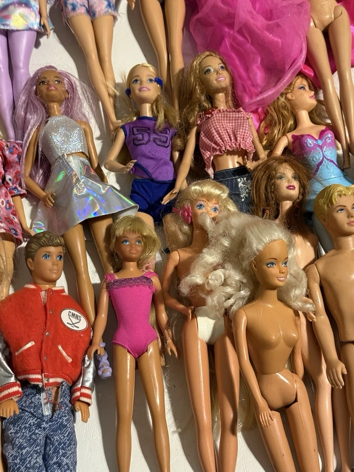 Lote De Colección Muñecas Barbie Y Ken Años 80-90 Ropa y Accesorios Mattel 52 Muñecas Foto 4 de 4
