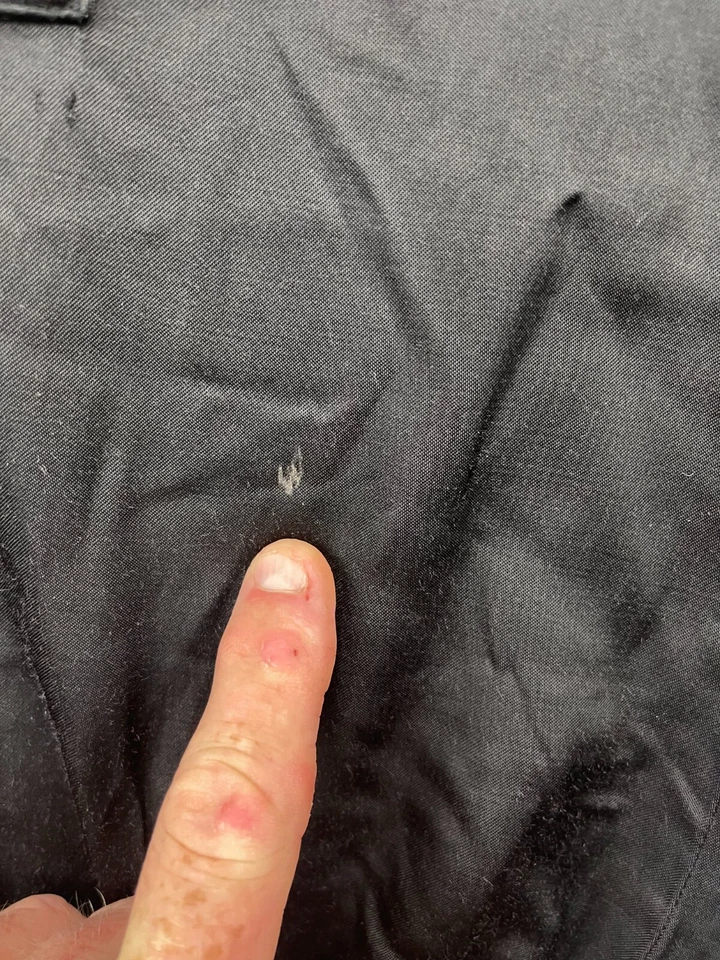 Pantalones cargo de satén para mujer Z Cavaricci de colección talla 1 negros bolsillos con cremallera Foto 2 de 4