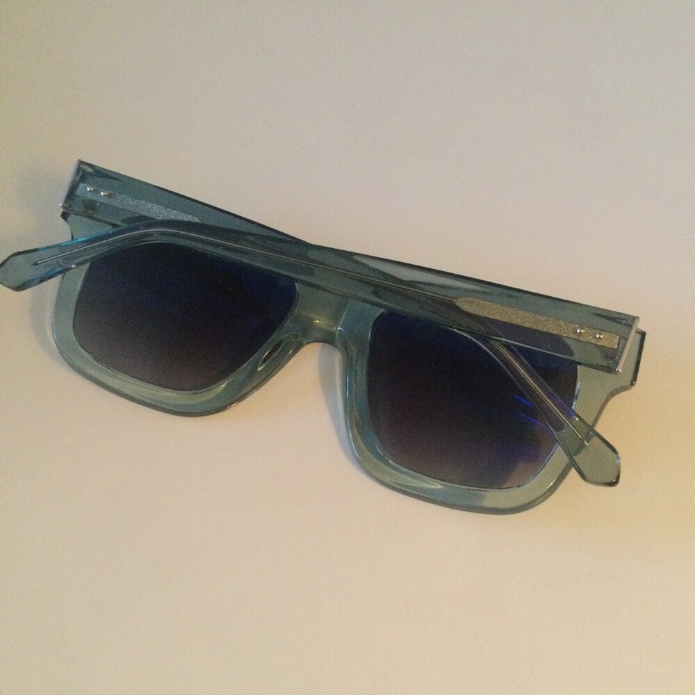 LINDA FARROW D-FRAME CHUNKY ACETATE LFL71 WOMENS Sunglasses  display picture 3