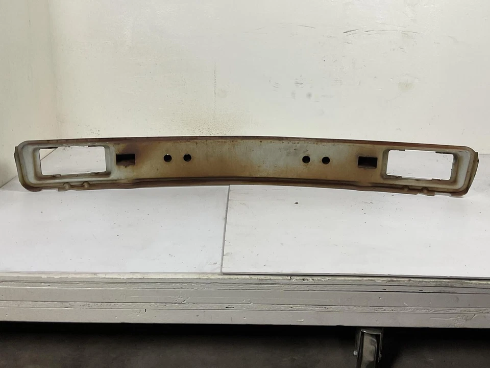 Усилитель кронштейна переднего бампера 1975-1976 Porsche 914 914503311 - Изображение 3 из 4