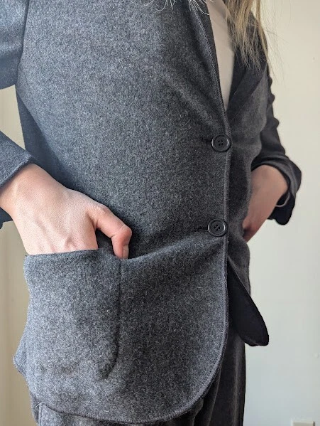 Traje pantalón gris Miu Miu (pantalones y blazer a juego) - pequeño y usado excelente Foto 4 de 4