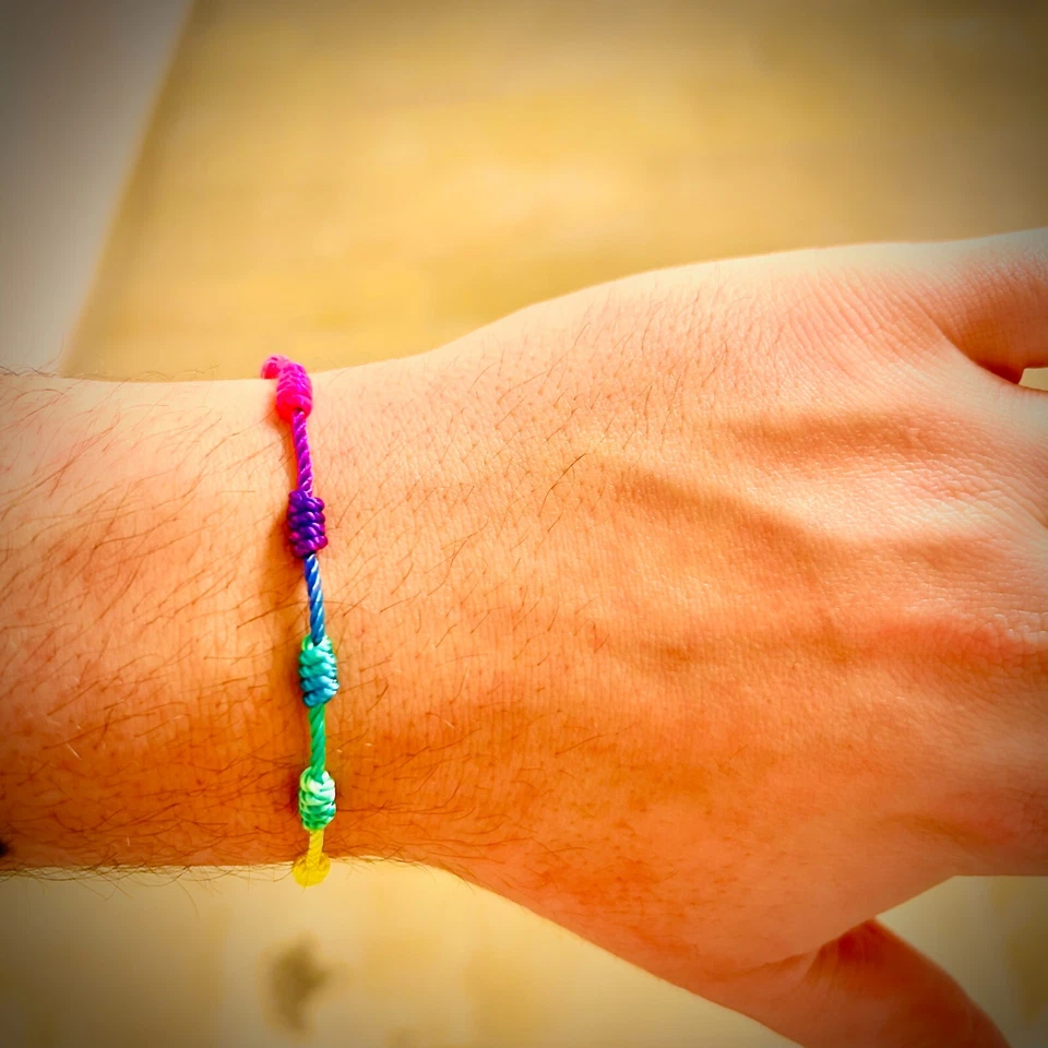 Pride Regenbogen Armband 7 Knoten - LGBTQ+ CSD Festival Schmuck - Bild 3 von 3