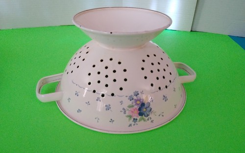 Colander Enamel Metal Pedestal Style Nikko Dauphine Floral Provincial Design - Picture 4 of 6