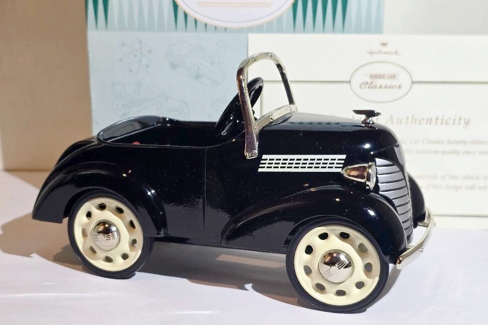 Voiture à Pédales Miniature Kiddie Car Classics 1937 Ford Luxury - Référence QHG9035, En Métal Die-cast, Bon état Général