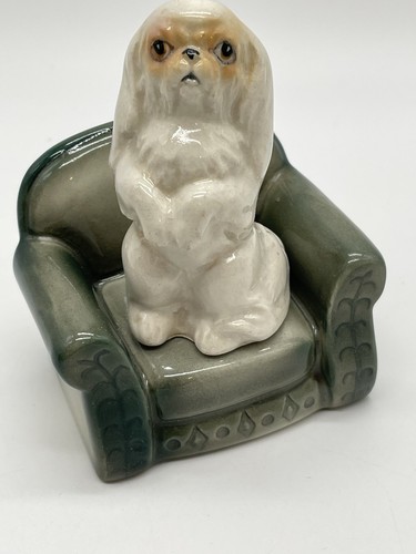 Vintage 1950s Unbranded Pekingese in Chair nesting salt and pepper shaker set - Picture 5 of 13