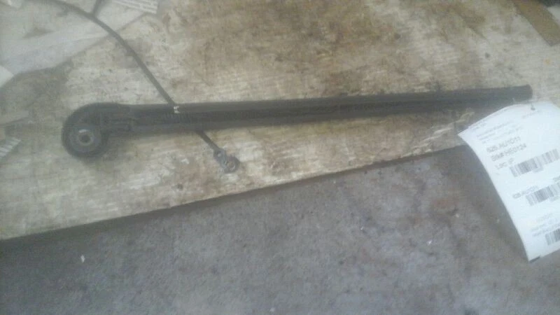 Brazo limpiaparabrisas trasero AUdi A3 2011 montado en puerta levadiza Foto 3 de 4
