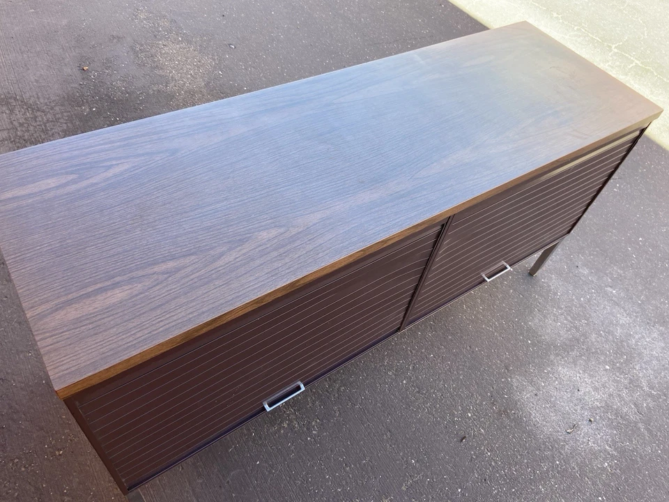 Aparador Steelcase Vintage Mediados de Siglo Moderno Metal Retro Tanker Credenza Foto 3 de 4