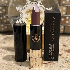 LÁPIZ LABIAL MATE ANASTASIA BEVERLY HILLS POLVORIENTO MALVA Color retirado Nuevo en caja
