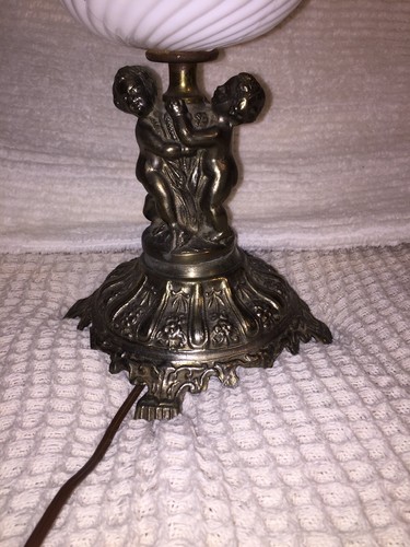 Vntg. Bronze Parlor Table Lamp W/White Glass Globe In Middle Genie Lamp Cherubs - Picture 5 of 12
