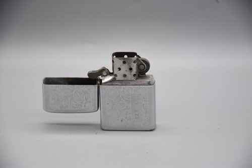 Vintage 1976 Zippo Polished Venetian Scroll Lighter - "J.B." ENGRAVED - Picture 4 of 8