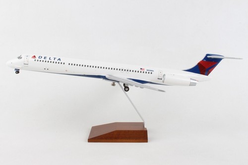 SKYMARKS PREMIUM (SKR8607) DELTA MD-80 PREMIUM MODELL IM MASSSTAB 1:100 MIT ZAHNRAD & STÄNDER - Bild 4 von 10