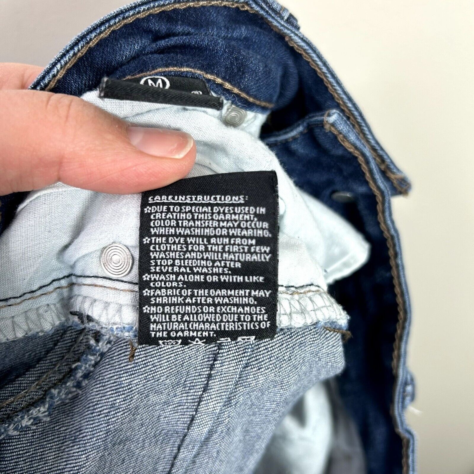 Dark wash wax jean shorts size medium - image 10