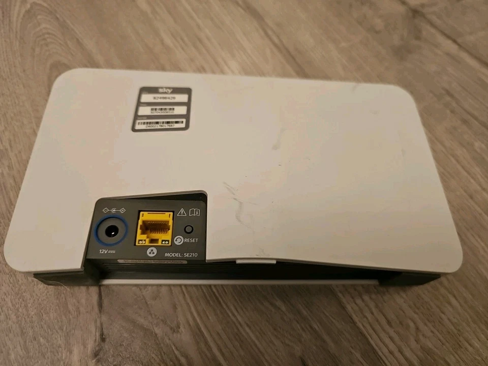 Sky Q Wireless WiFi Booster SE210 - Image 3 of 4