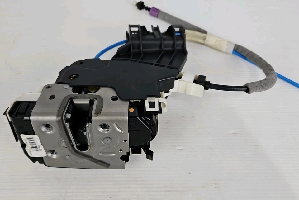 Actuador de cierre de puerta lado conductor trasero izquierdo mercedes w117 cla250 14-19 Foto 3 de 3