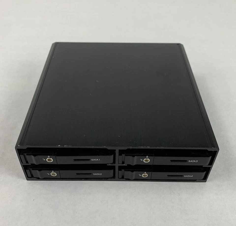 StarTech.com SATSAS425BK Mobile Rack 4-Bay Backplane - Image 2 of 4