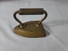 VINTAGE EARLY 1900's Small Childs Sad Iron No 2 A C W RARE 4.25" x 2.75" x 3.25"