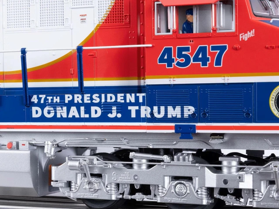 Lionel 2533047 President Trump LEGACY ES44 #4547 Diesel Locomotive NEW in SHIPPR - Image 4 of 4