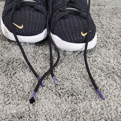 Nike LeBron 18 GS Lakers taglia 7Y nero/oro metallizzato/viola/bianco CW2760-004 - Foto 9 di 10