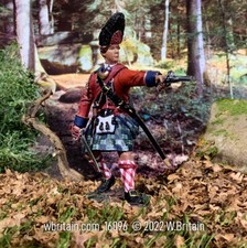 W.Britain 16096 42nd Foot Grenadier Officer Firing Pistol, 1758-63 Britains