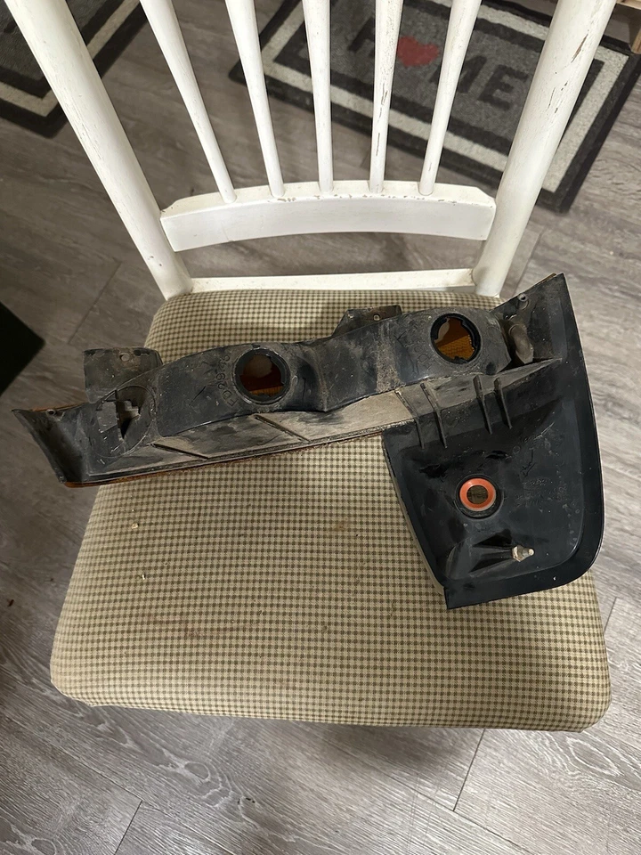 Conjunto de luz de estacionamiento/señal de giro para conductor Ford Ranger 1998-2000.  Foto 2 de 2