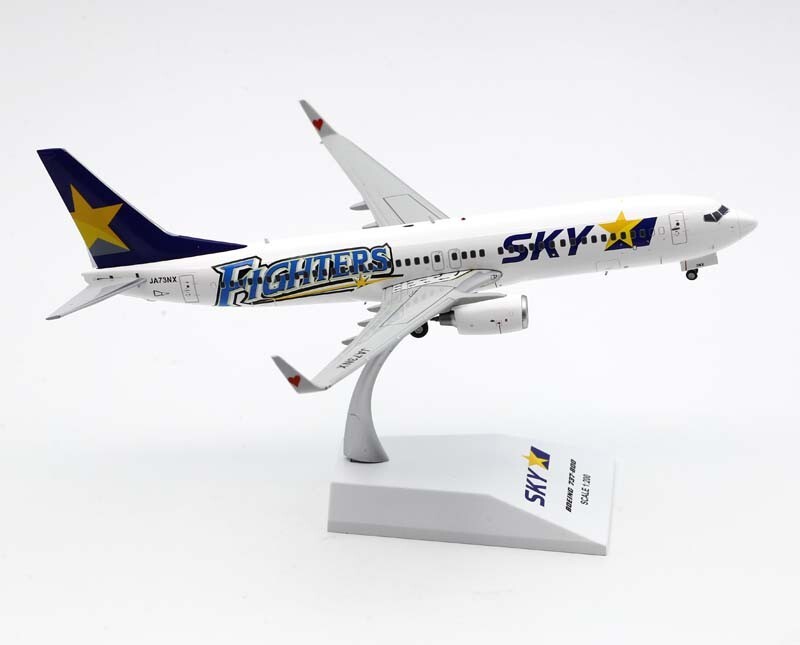 1:200 JC Wings Diecast Aircraft Model Skymark Hokkaido 1:200 JC Wings Diecast Aircraft Model Skymark Hokkaido
