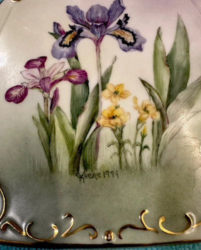 Vtg Elegant Iris Wall Trivet Signed Kerr 1999 11”x7” Gold Trim Scalloped Rim image 5