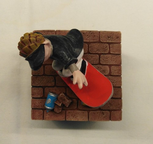 GRAFFITI ZONE Scatola action figure anime Skateboard miniatura Portagioie - Foto 7 di 7
