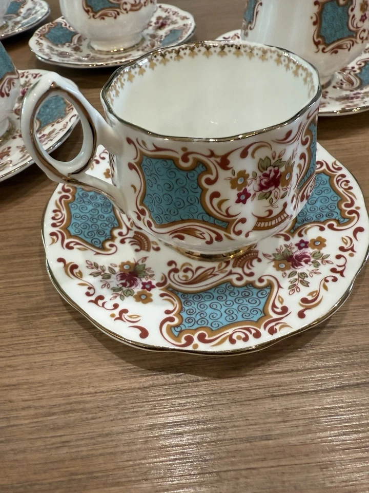 Elizabethan Vintage Fine China Floral Teacup and Saucer  Service for  6 England - Image 4 of 4