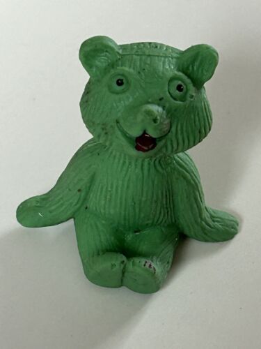 Vintage Retro Green Sitting  Bear Eraser Rubber - Afbeelding 1 van 4