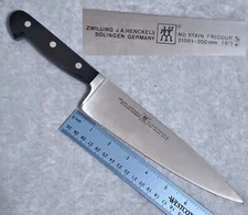 J A HENCKELS ZWILLING TWIN CLASSIC CHEF KNIFE 31061-200 8" *VERY SHARP & CLEAN