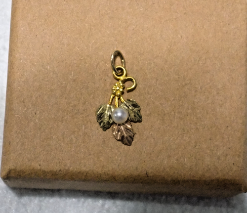 Black Hills Gold Pendant 12K Pearl 2 Leaves - Picture 2 of 7