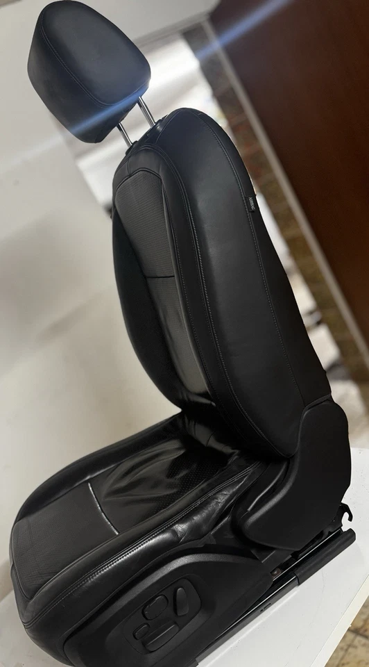 Jaguar XF X250 Schwarzer Ledersitz Vorne Links - Bild 4 von 4