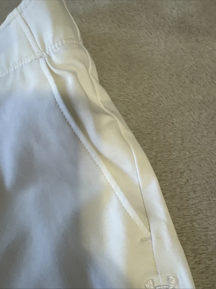 Lote de 2 shorts de golfe femininos bermudas. Puma And Under Armour tamanho 6 preto/branco - Imagem 4 de 4