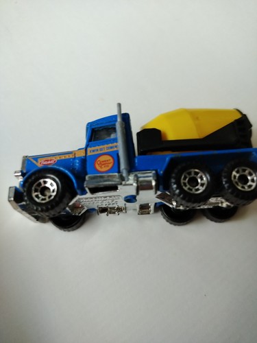 (1) 1981 Matchbox Peterbilt & (2) Hot Wheels (1) 1979 Peterbilt & Red Racer - Picture 12 of 15
