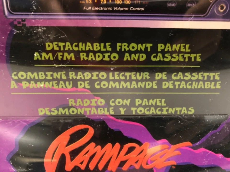 Reproductor de casete estéreo Audiovox Rampage AV-301N AM/FM/MPX con cara desmontable Foto 2 de 4