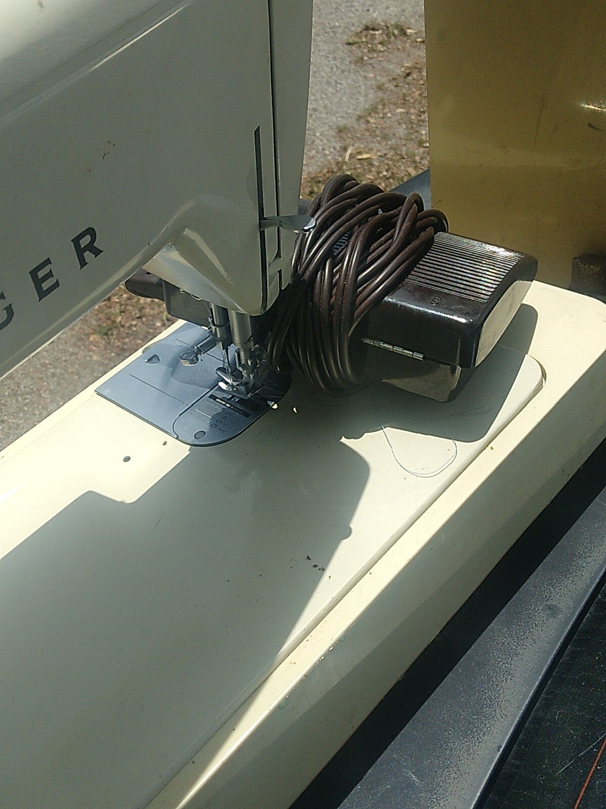 Vintage Singer Touch & Sew Golden Deluxe ZigZag Sewing Machine Model