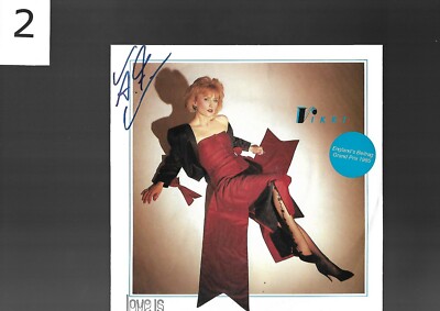 7'' Vikki - Love Is, Lead Me Through The Darkness. Aus dem Jahr 1985